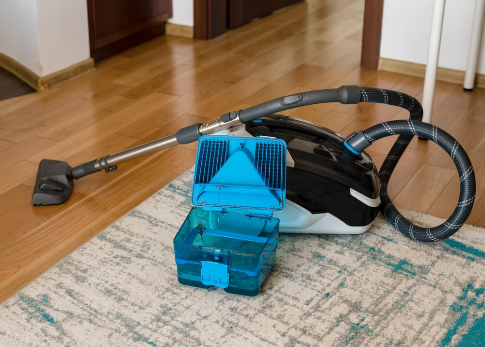 can you use a carpet cleaner on hardwood floors